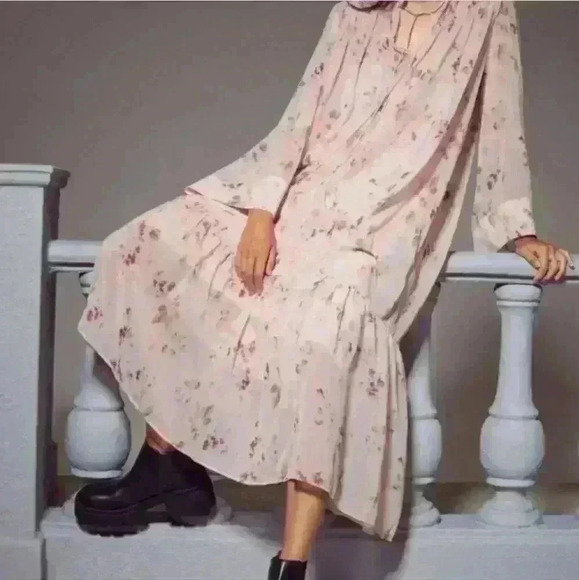H&M Dresses & Skirts - H&M Pink Floral Long Chiffon Dress sz Small